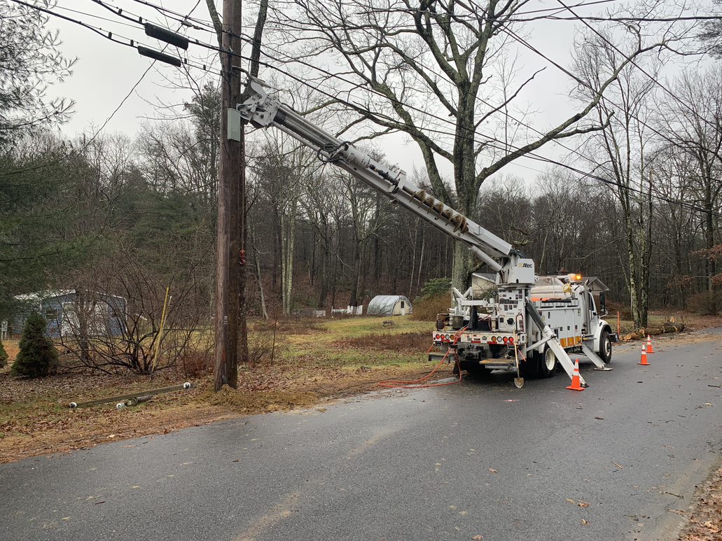 Massachusetts Emergency Management Agency (MEMA) - Power Outage Safety Tips  Strong winds today may cause tree damage and scattered power outages. Ways  You Can Prepare Now: •Keep your cell phone, laptop and